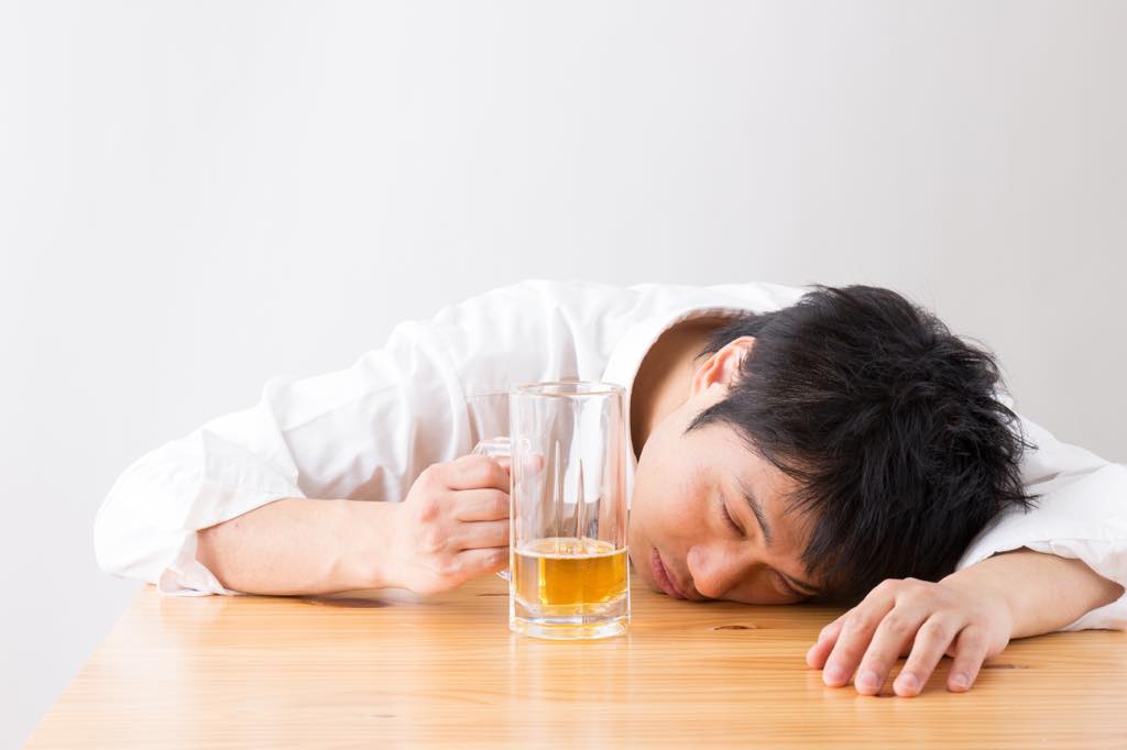 お酒で記憶をなくすのはなんで?お酒で記憶が飛ぶのは病気かも!? ネタバズ お酒で記憶をなくすのはなんで?お酒で記憶が飛ぶのは病気かも!? ネタバズ